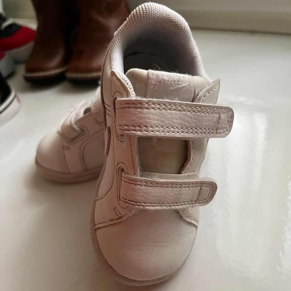 White Nike shoes